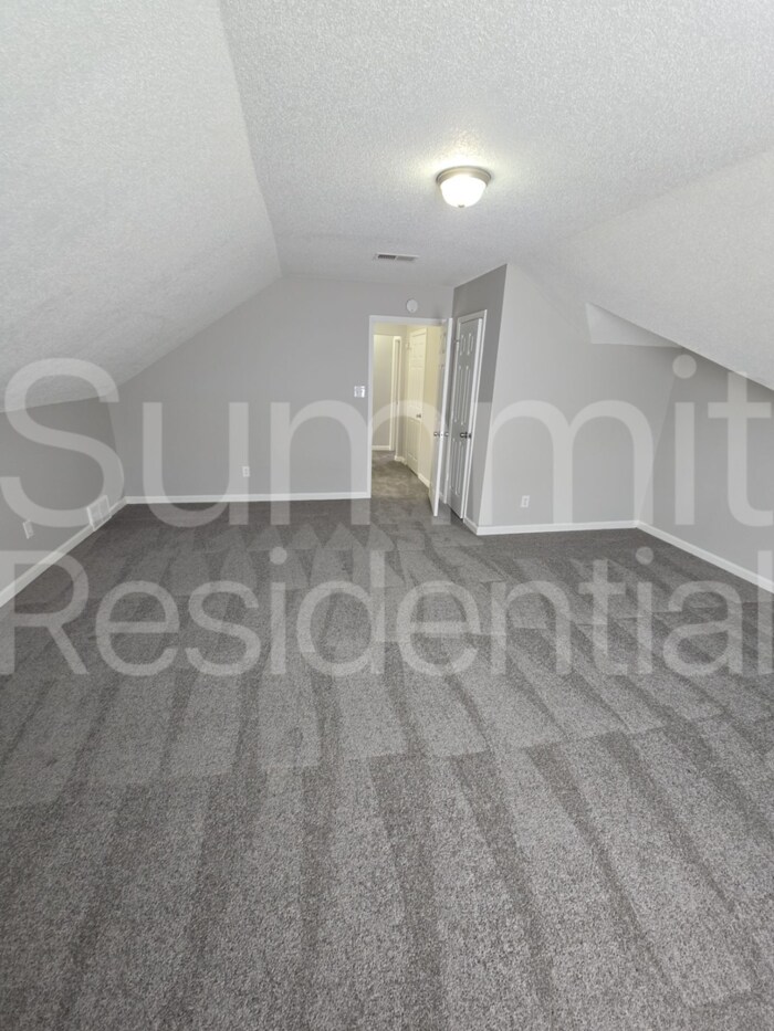 Building Photo - 4560 Longtree Ave