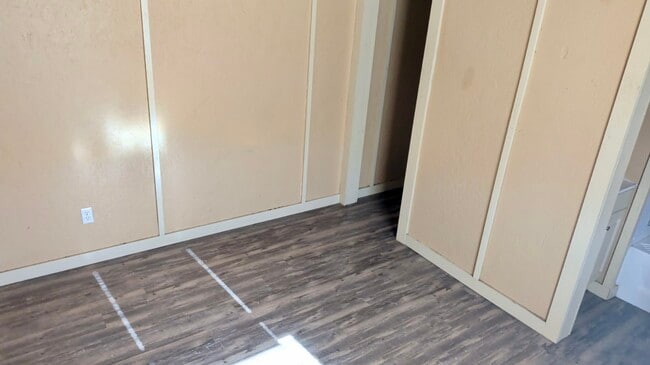 Building Photo - 401 N Clegg St