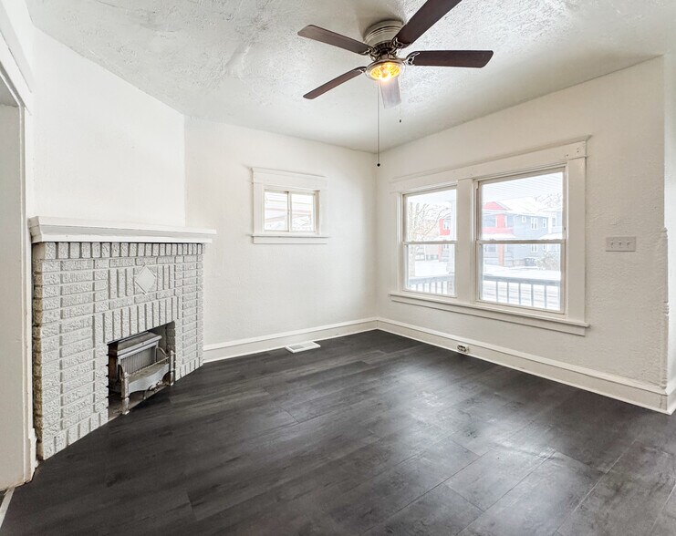 Building Photo - 11915 Cromwell Ave