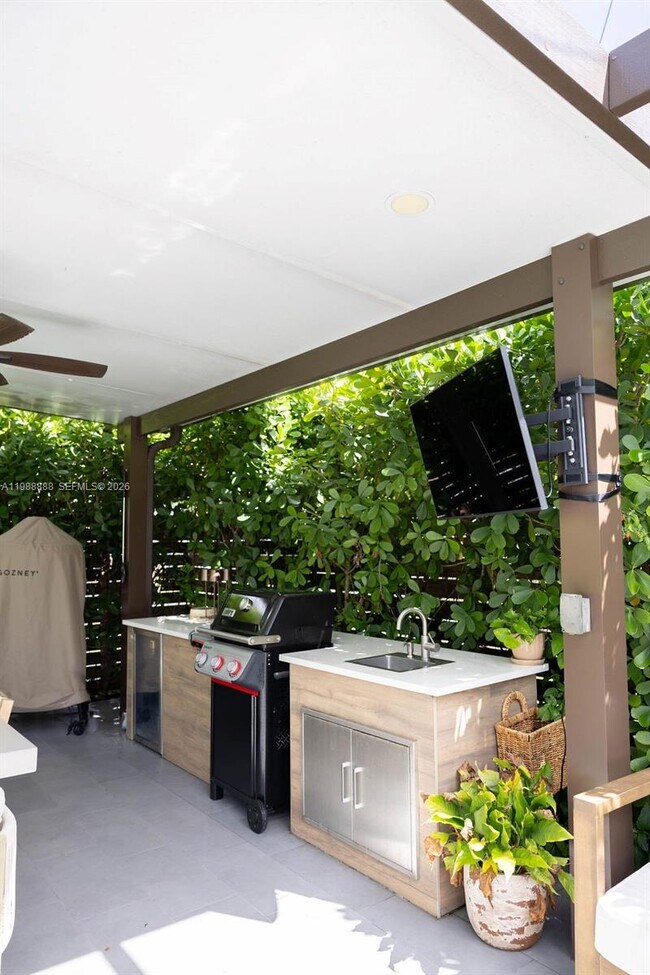 Building Photo - 3205 SW 68th Ave