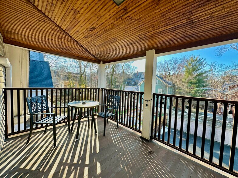 Building Photo - 11 Spring Park Ave