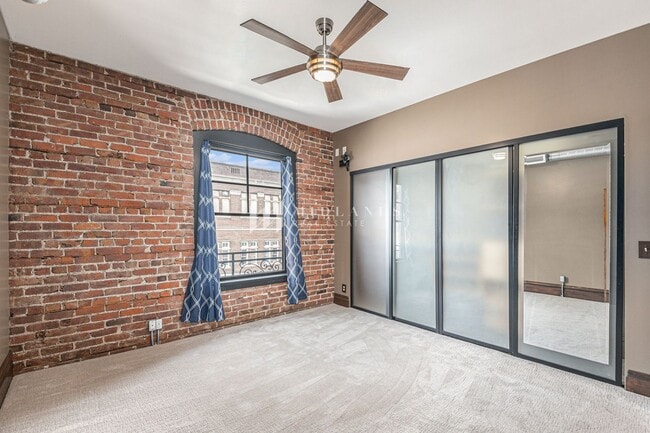 Building Photo - Stunning Downtown Condo