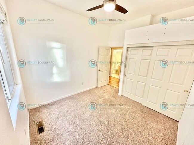 Building Photo - Half-Month Free Rent! Charming 3-Bedroom H...