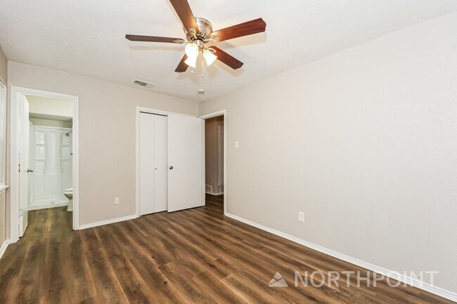 Building Photo - 4 BR/2BA | Newly Renovated Single Family Home | Covered Patio  | Fenced backyard!