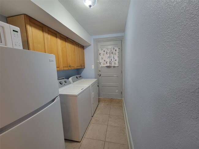 Building Photo - 717 Church St