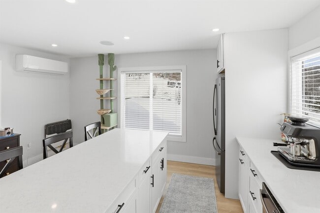 Building Photo - 253 Upper Mad River Rd