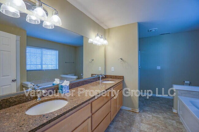 Building Photo - 2217 NE 94th Ct