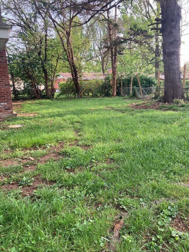 Building Photo - 2718-2720 S. Stewart