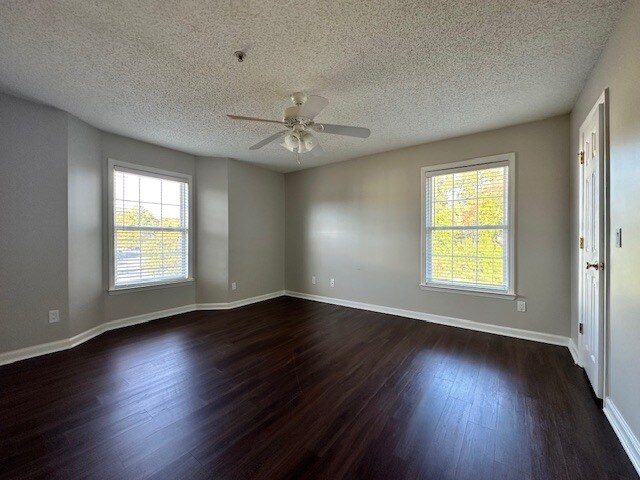 Building Photo - 5008 Lawndale Dr