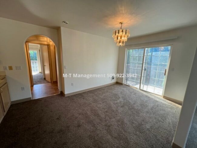 Building Photo - 2 br/1 bath Spokane Valley apt - upstairs,...