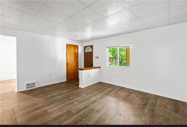 Building Photo - 106 Carrick Ave