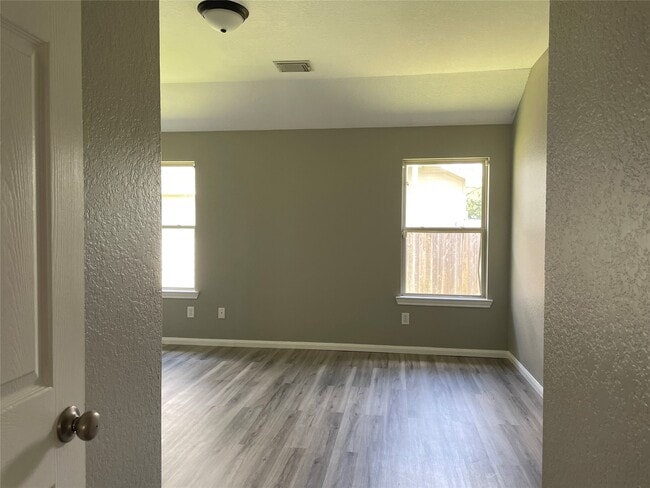 Building Photo - 5426 Rio Dr