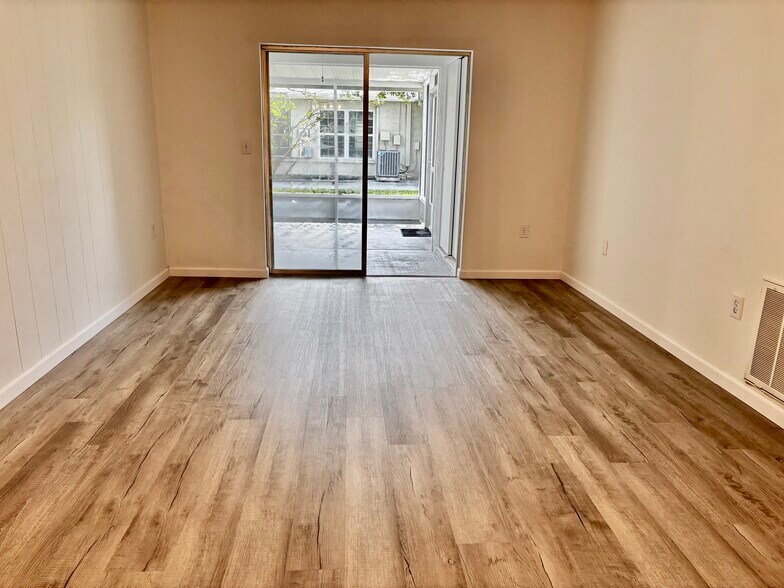 Building Photo - 2853 Forrestal Ct