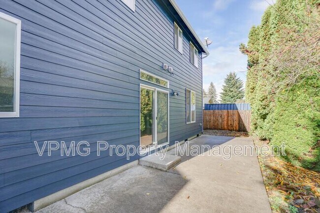 Building Photo - 9819 NE 86th St