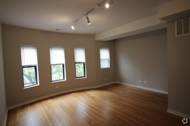 Building Photo - 6447 N Claremont Ave