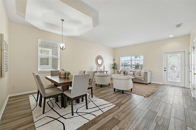 Building Photo - 4 Bedroom 2.5 Bath Two Story Hunters Creek...