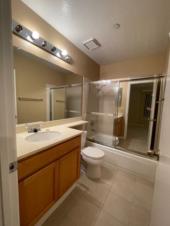 Suite #2 - 979 Belmont Ter