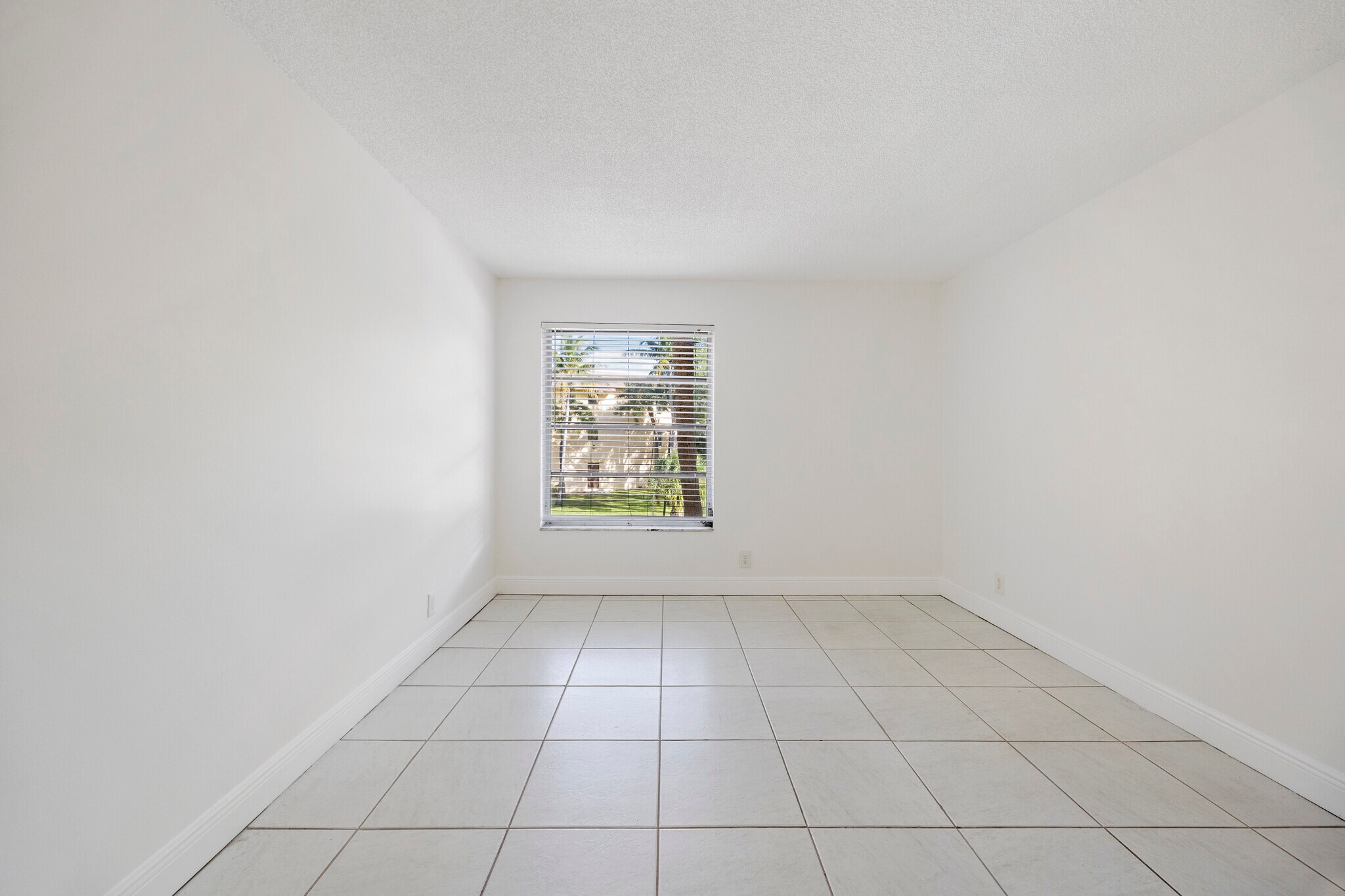 Building Photo - 470 NW 20th St