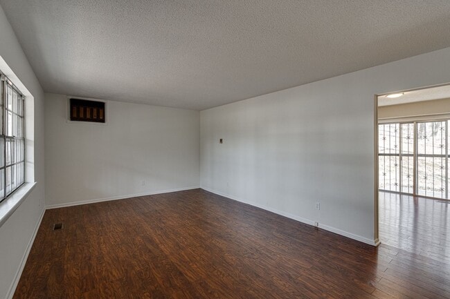 Building Photo - Ranch Style 3 bedroom 1.5 Bath for rent!