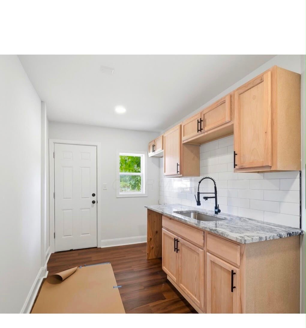 Building Photo - 658 Rhoads Ave