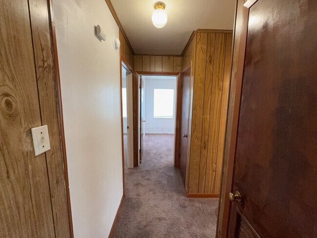 Building Photo - 906 Jefferis Ave