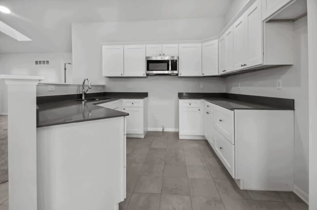 Building Photo - 3121 W 82nd Pl