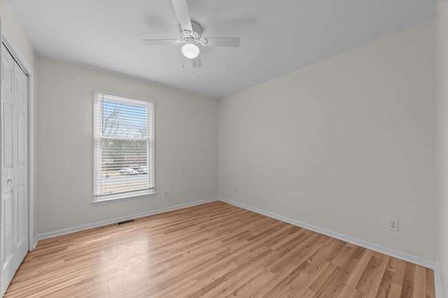 Building Photo - 340 Circle Dr