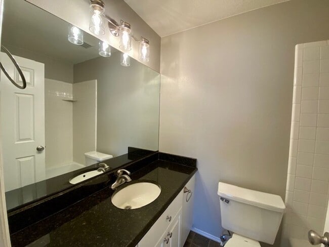 Building Photo - 2 BEDROOM APARTMENT DOWNTOWN IN ST. GEORGE