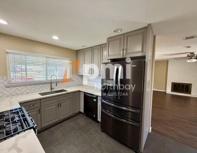 Building Photo - 511 Del Oro Ct
