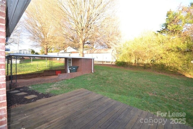 Building Photo - 2037 N Deal Ave