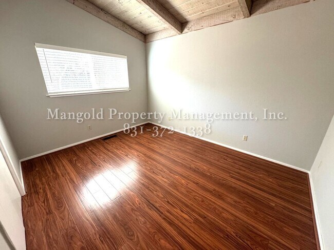 Building Photo - Great Home Located in Monterey Neighborhoo...