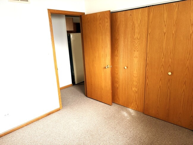 Building Photo - 463 W 23rd Pl