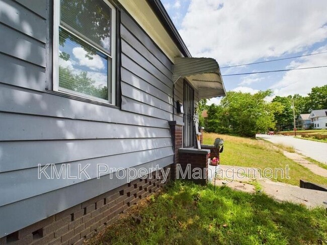 Building Photo - 187 W Long St