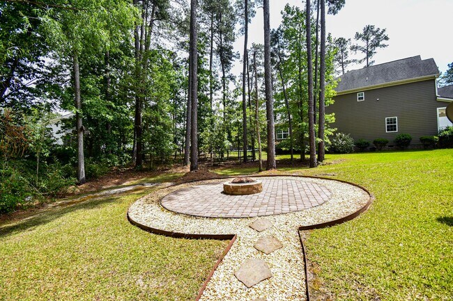 Building Photo - 4 Bedroom 2 Bathroom Home in Anderson Creek