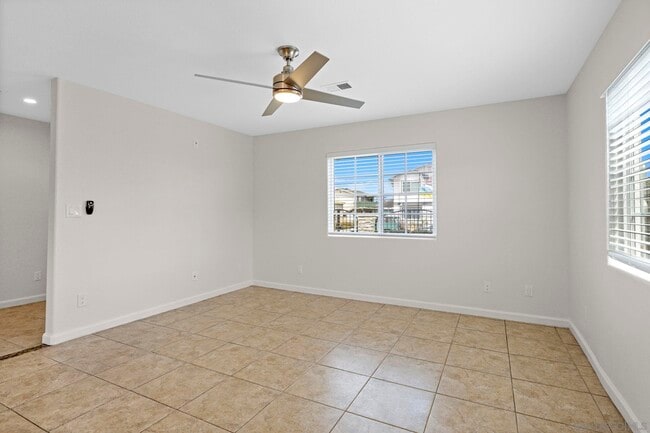 Building Photo - 1749 Dahlia Ave