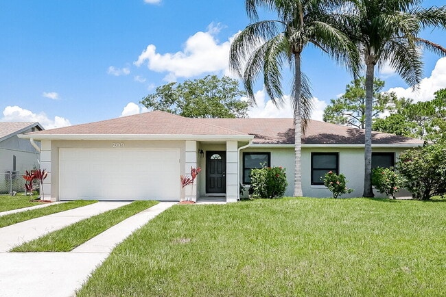 Building Photo - 209 E Cedarwood Cir