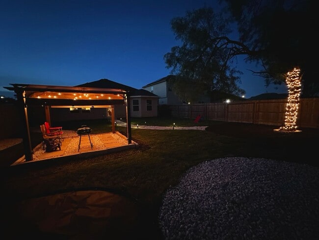 Building Photo - Move in soon! Beautiful  3 bedroom 2 bath near Lackland AFB