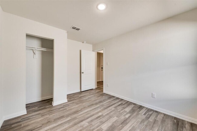 Building Photo - 2035 Clay St