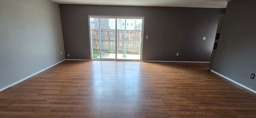 Building Photo - 8047 Wolff St