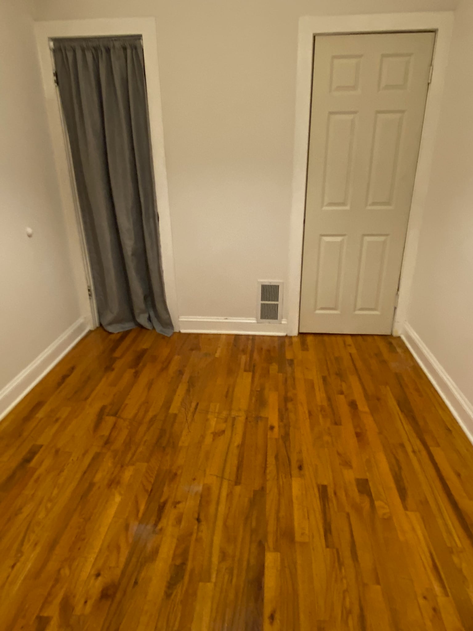 BR 2 fits queen - 3314 W Monroe St