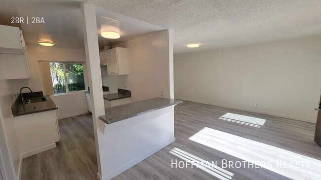 Building Photo - 13113 Oxnard St