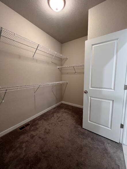 Building Photo - 3891 Ivy Hill Dr