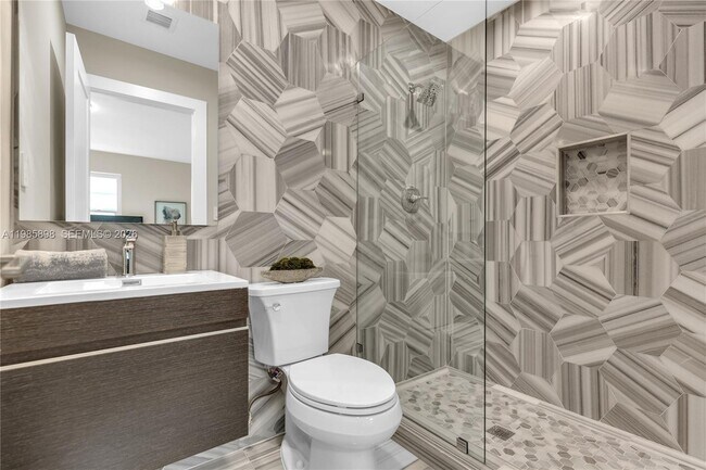 Building Photo - 1045 NE 84th St