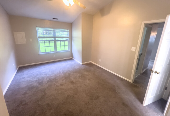 Building Photo - Luxurious Carmel Duplex