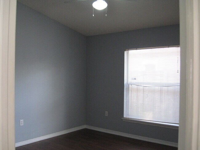 Building Photo - 8522 Rainbow Ave