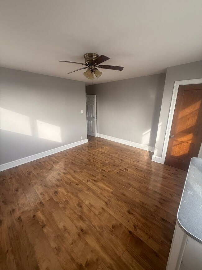 Building Photo - 270 Rosemar St