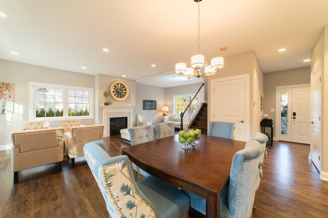 Building Photo - Luxury 3-Bed/1.5 Bath East Rock Condo Avai...