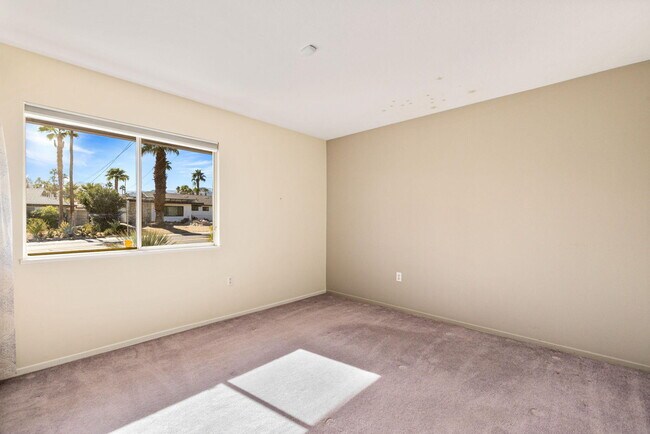 Building Photo - 77530 California Dr