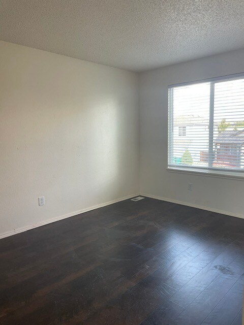 Building Photo - 8745 Snowbird Way
