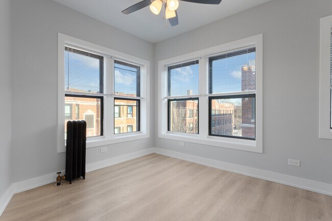 Building Photo - 1655 W Jonquil Terrace